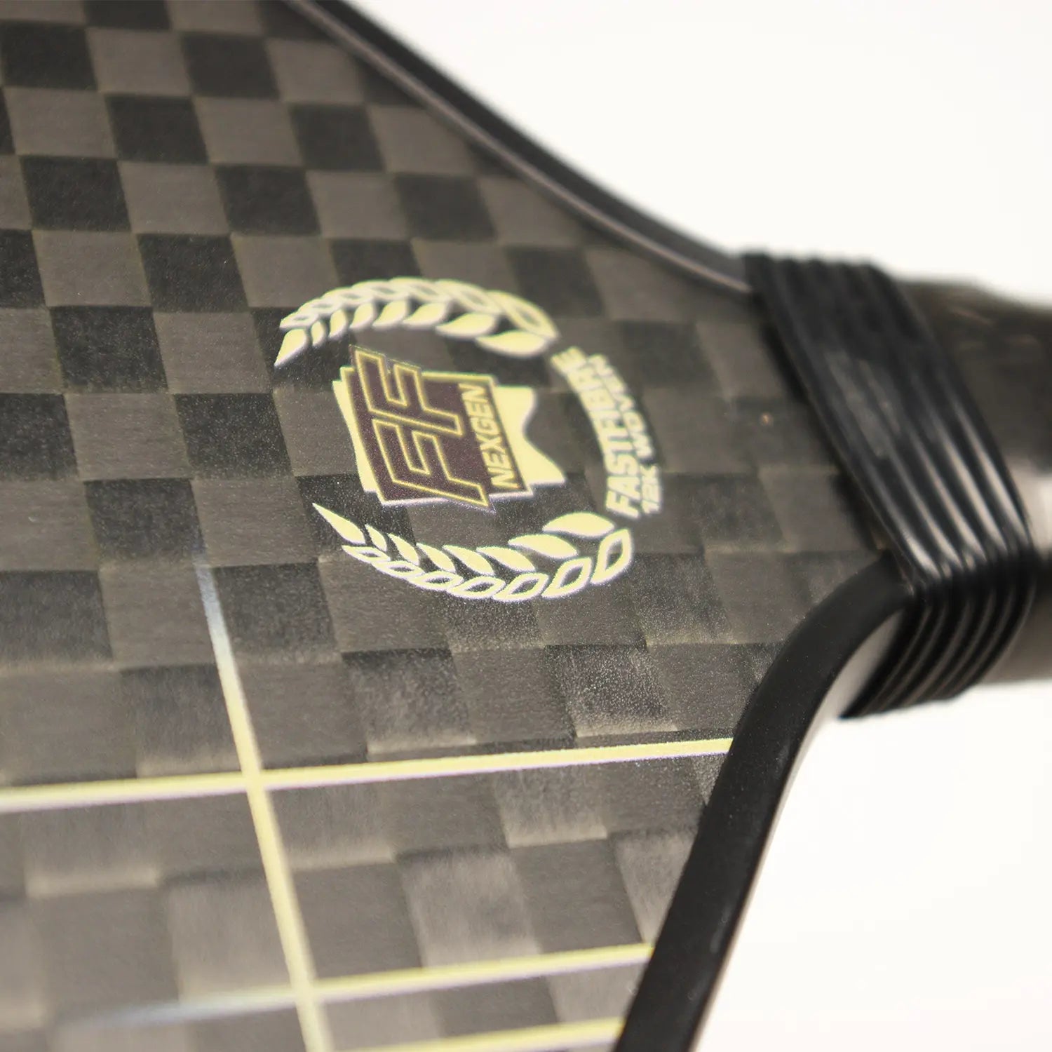 karakal-pure-touch-gold-pickleball-paddle-fast-fibre-paddle-mit-cover-f-r-pr-zis image 3