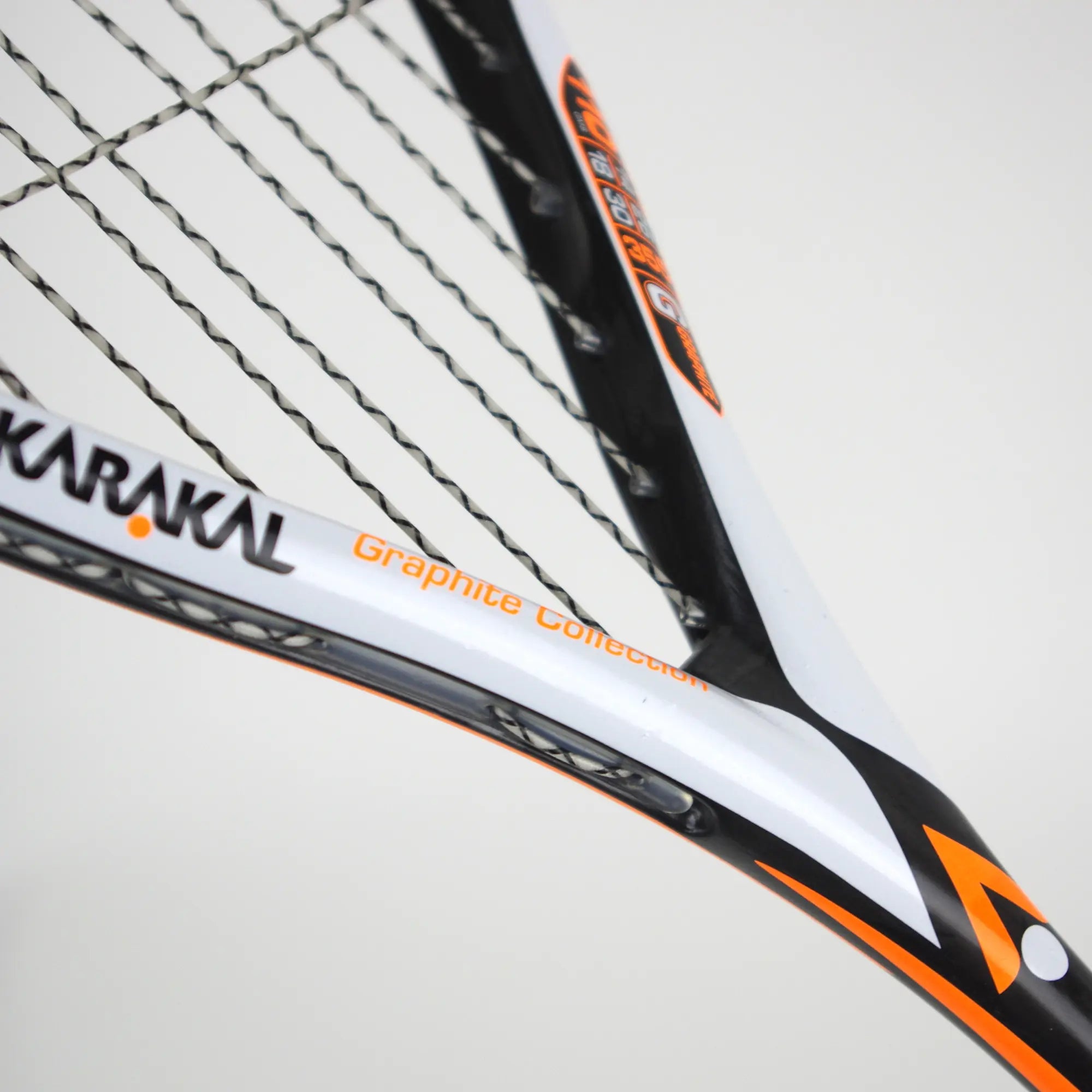 karakal-raw-110-2-1-squashschl-ger-110g-kopfballance-satin-schwarz-orange image 5